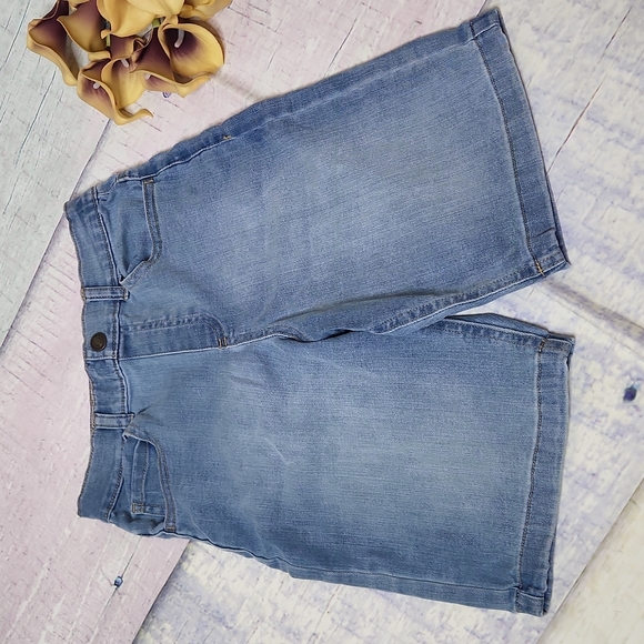 Kid's Set of Two Mixed Brand Shorts - Picture 5 of 7